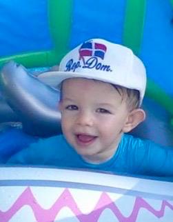 Francisquito con su gorra de República Dominicana
